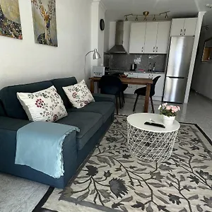 Sunny Tanife By Yumbo Apartment